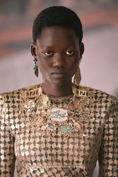 Look 25